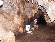 cave2.jpg (18370 bytes)