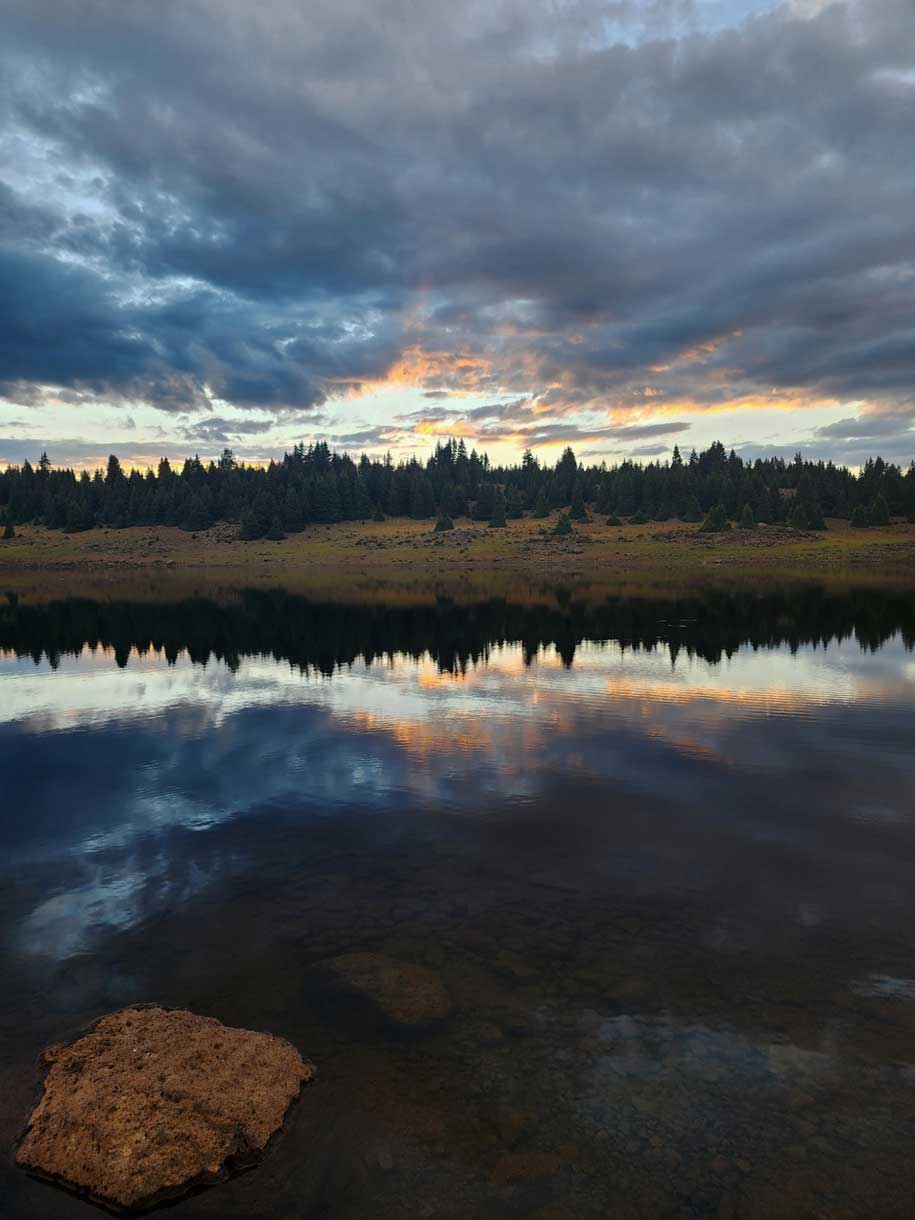 boulders spectacle lake